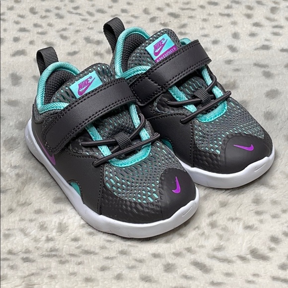 nike hook and loop shoes